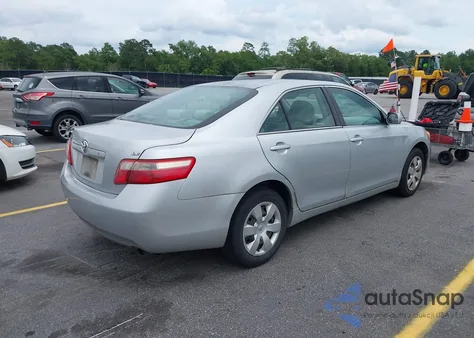 2007 Toyota Camry Le z USA, uszkodzony, nr VIN 4T1BE46K57U666635